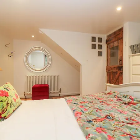 Hillcroft Apartment